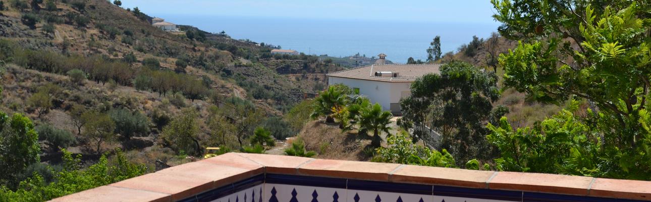 Onze fantastische villa in de heuvels achter de kust - met uitzicht op zee en een mooi zwembad