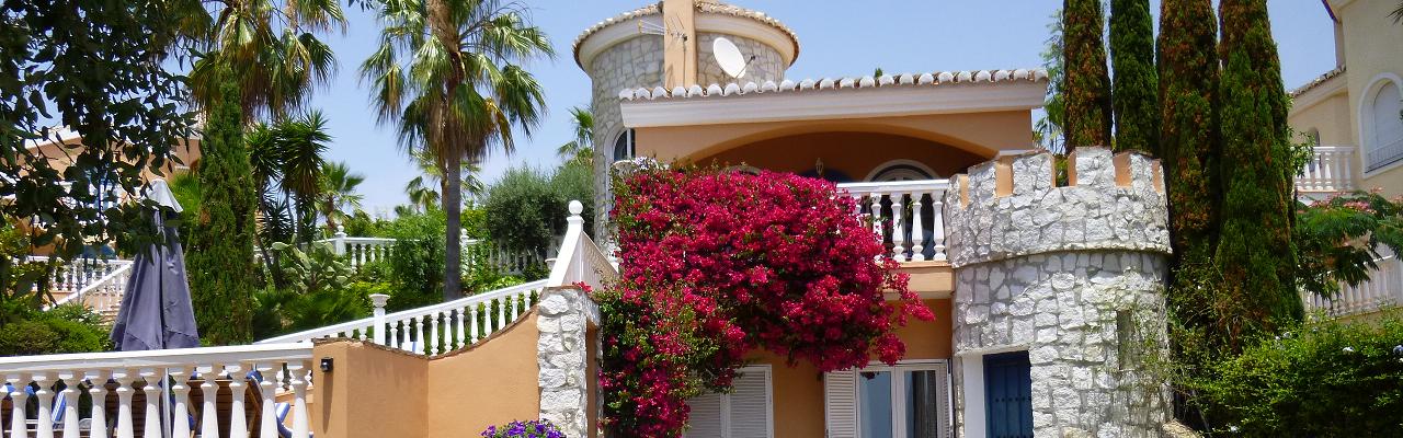 Onze fantastische villa met prive-toren, prive zwembad en een perfecte locatie nabij het strand